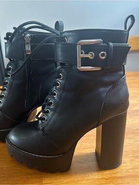 Forever21 Chunky Platform Heels Lace Up Buckle Strap Black Boots Lightly Worn 6